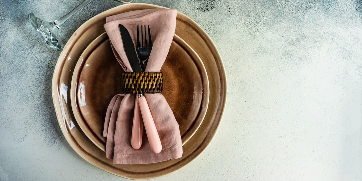 Place setting in pink