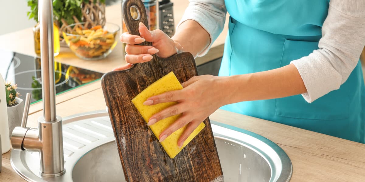 cutting-board-cleaning-1